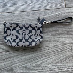 coach jacquard wristlet